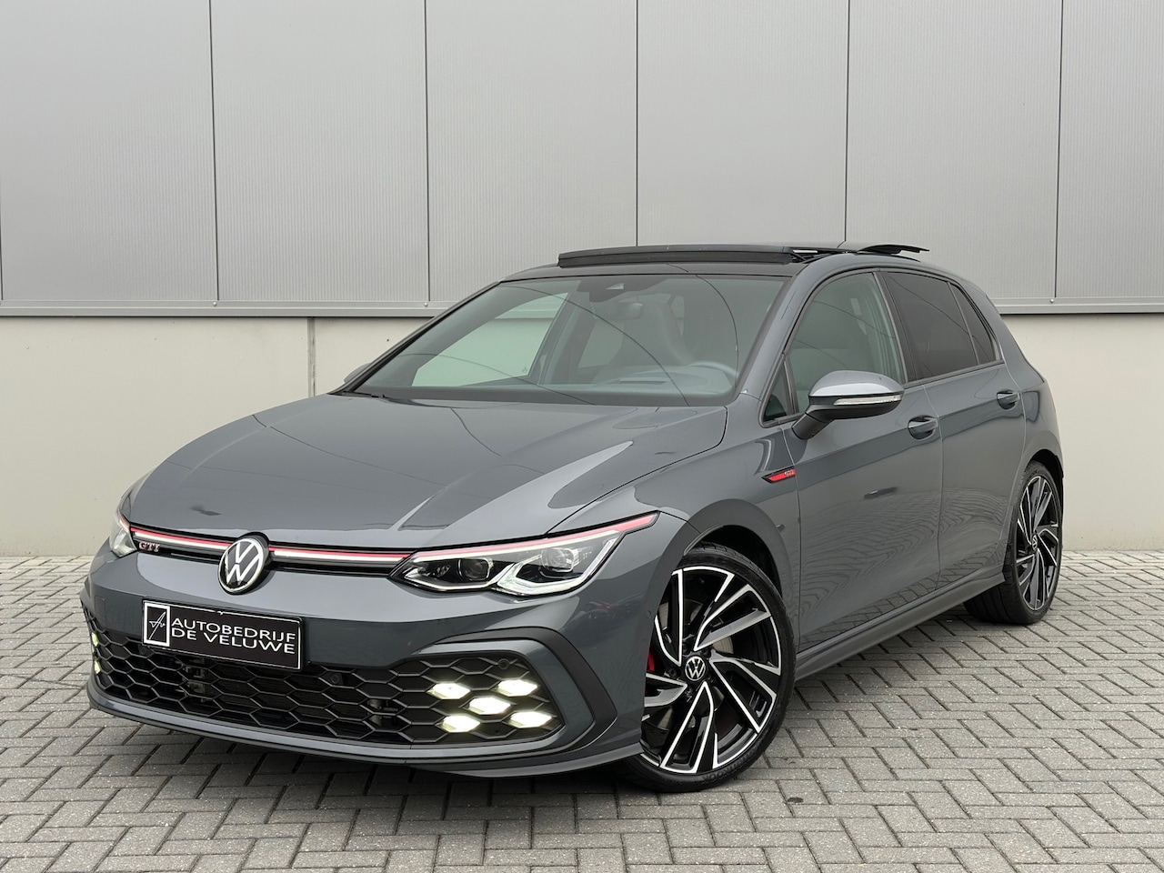 Volkswagen Golf - 2.0 TSI GTI HUD IQ-Light 19" Pano - AutoWereld.nl