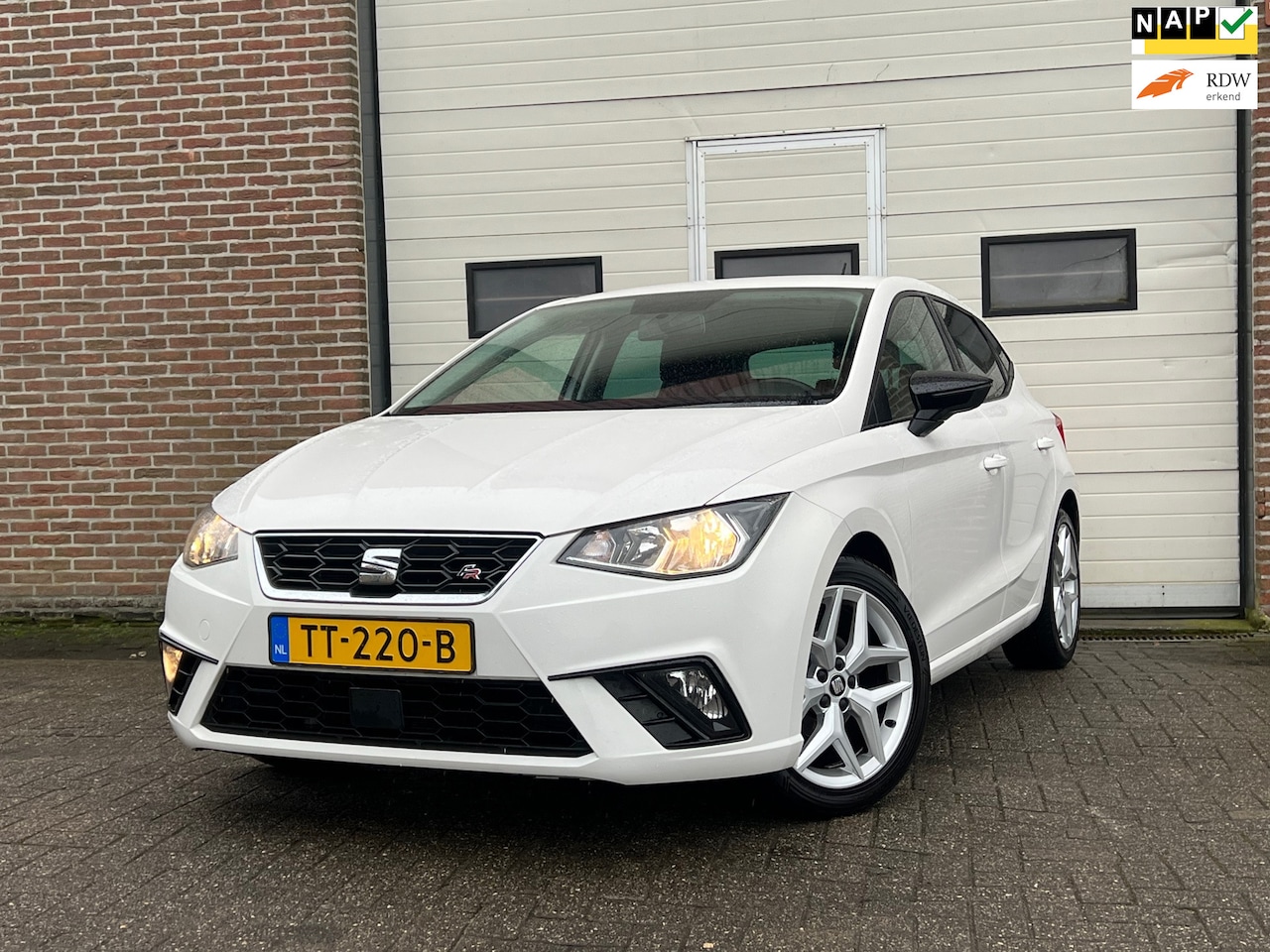 Seat Ibiza - 1.0 TSI FR Business Intense| Cruise + Clima + Bleutooth - AutoWereld.nl