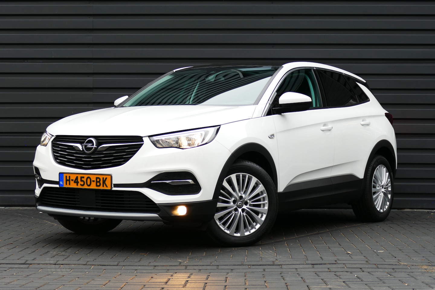 Opel Grandland X - 1.2 TURBO 130PK INNOVATION AUTOMAAT / NAVI / LED / CLIMA / PDC / CAMERA / 18"LMV / PANO.DA - AutoWereld.nl