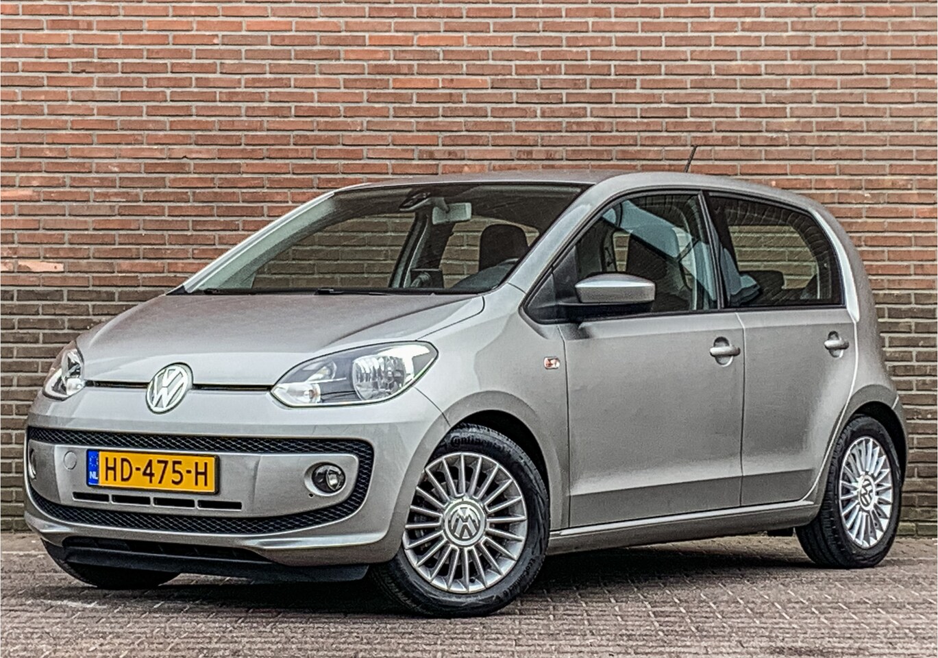 Volkswagen Up! - 1.0 high up! 1.0 75pk High Up!, 2e eigenaar, Fender, PDC, Navigatie, Bluetooth, Cruise control, Airco. - AutoWereld.nl