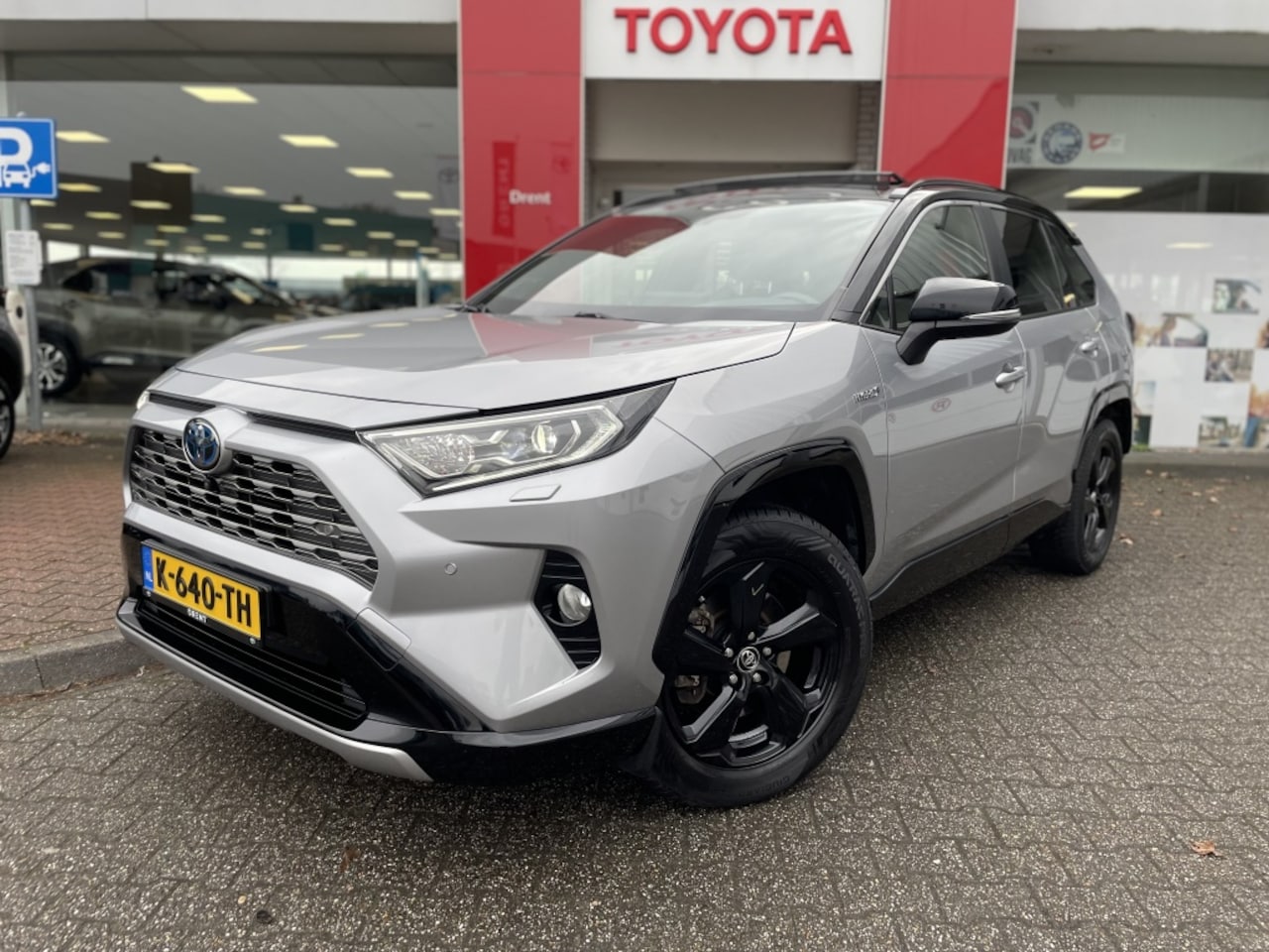 Toyota RAV4 - 2.5 Hybrid AWD Bi-Tone | JBL | Trekhaak | Pano - AutoWereld.nl