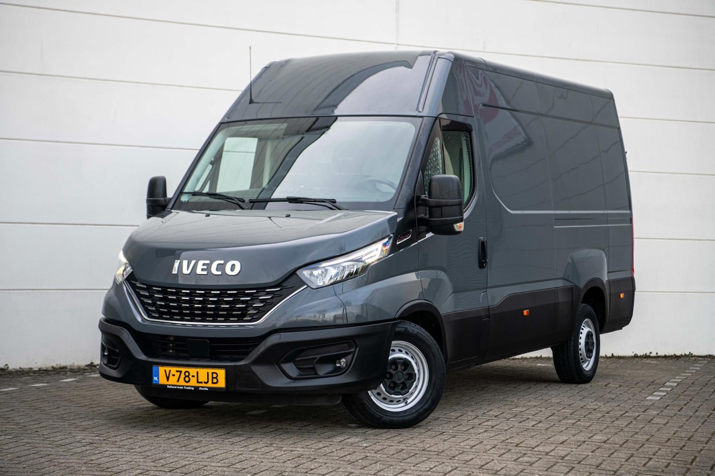 Iveco Daily - 35S180 3.0 180pk Automaat L2H2 |LED|Navi|Cruise|Camera| - AutoWereld.nl