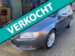 Volvo V70 - 2.5T Summum Automaat 200PK LEER / XENON / TREKHAAK