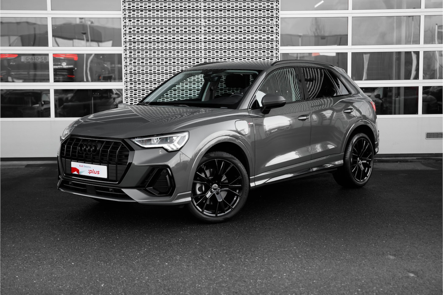 Audi Q3 - 45 TFSI e 245pk S-Line | Stoelverwarming | Trekhaak | Adaptive Cruise | 20" | Dodehoeksens - AutoWereld.nl