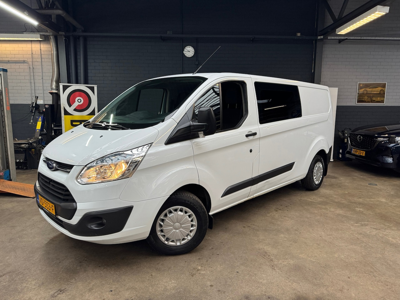 Ford Transit Custom - 290 2.2 TDCI L2H1 Trend DC 290 2.2 TDCI L2H1 Trend DC, 6 zits,Cruise Contr,Airco,Elektrische ramen,Trekhaak, Voorizen - AutoWereld.nl