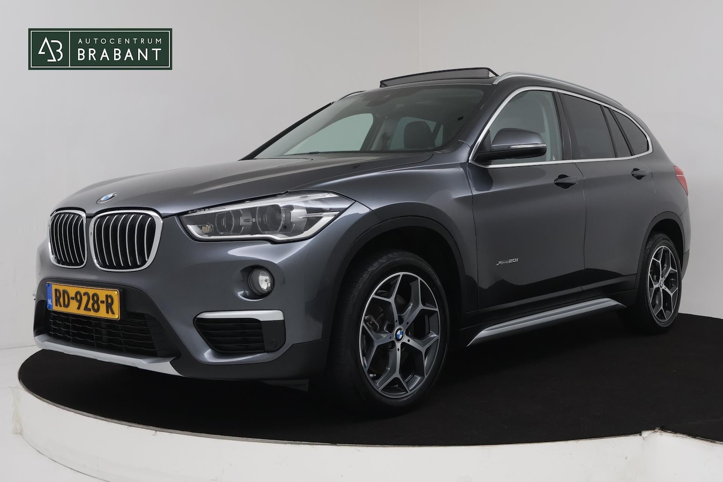 BMW X1 - XDrive20i High Executive (PANORAMDAK, CRUISE, STOELVERWARMING, HEAD-UP DISPLAY, LEDER, PAR - AutoWereld.nl