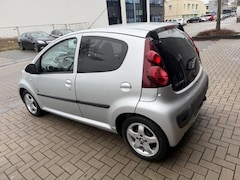 Peugeot 107 - 1.0 Black & Silver / 5drs / Airco