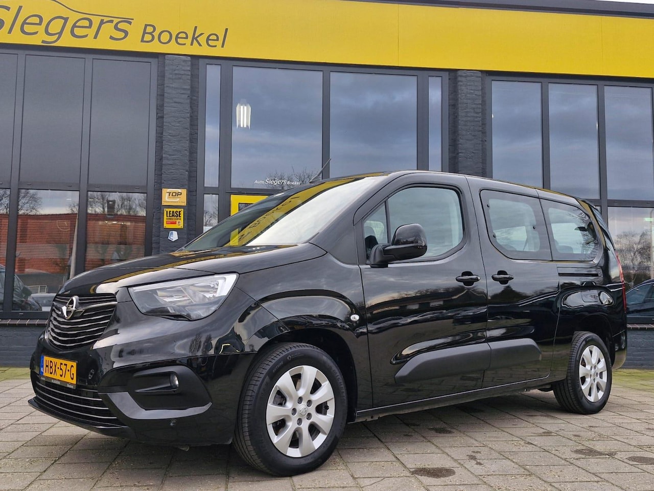 Opel Combo Tour - 1.2 Turbo L2H1 Edition 7p. | Parkeer Camera | Parkeer. Sens. V + A | Android auto en Apple - AutoWereld.nl