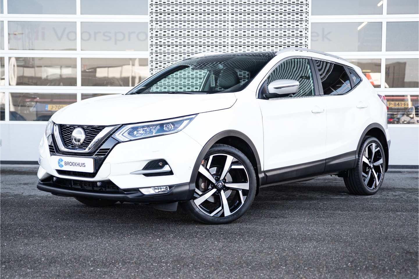 Nissan Qashqai - 1.3 DIG-T Tekna + | Leder+geheugen | Panoramadak | Camera | Trekhaak - AutoWereld.nl