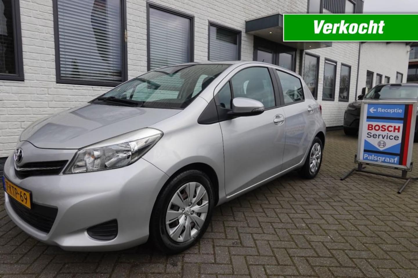 Toyota Yaris - 1.3 VVT-I DYNAMIC AUTOMAAT   17.500 km !!! - AutoWereld.nl