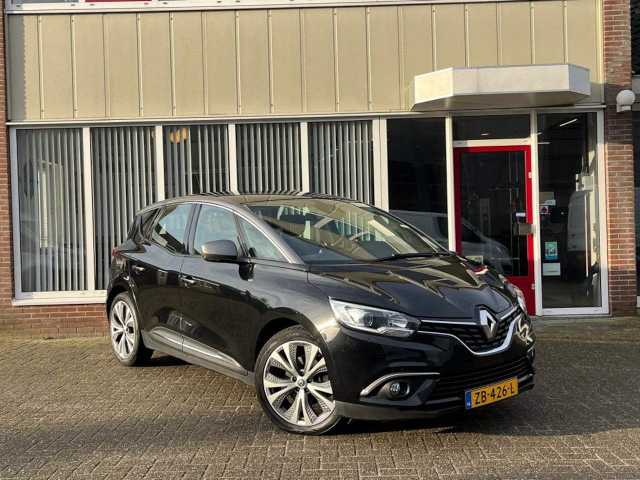 Renault Scénic - 1.6 dCi Intens 131 PK I Navi I Leer I Panorama I Trekhaak - AutoWereld.nl