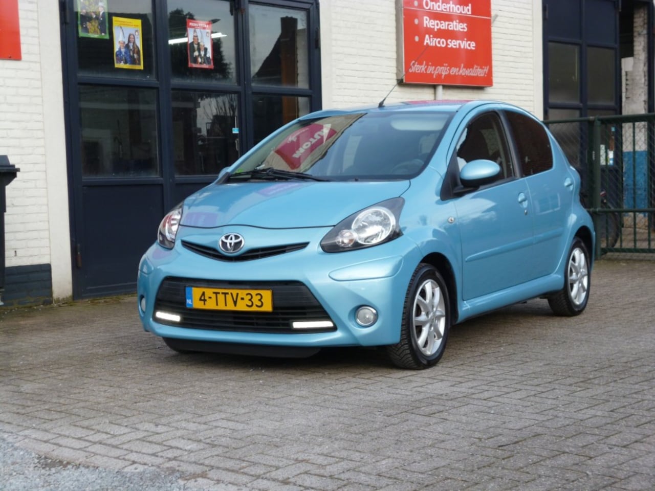 Toyota Aygo - 1.0 VVT-i Dynamic Blue 1.0 VVTi Dynamic Blue - AutoWereld.nl