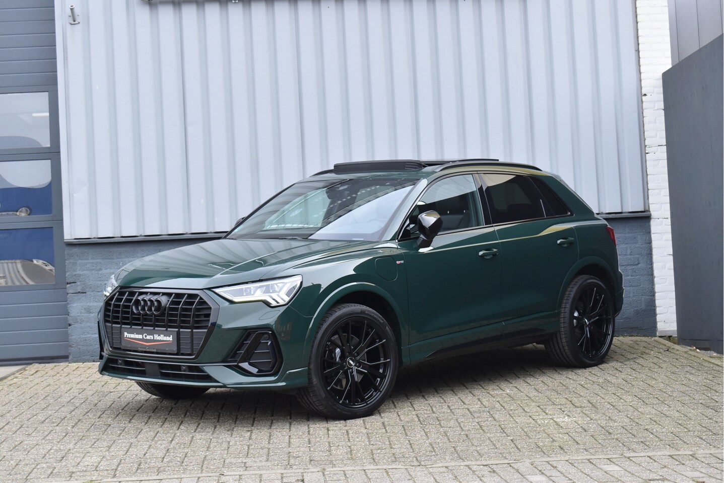 Audi Q3 - 45 TFSI e 245 Pk S-Line Goodwood Green Pano Navi Leder Matrix Trekhaak 20 Inch - AutoWereld.nl