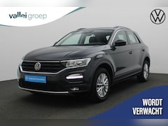 Volkswagen T-Roc - 1.0 TSI 110 pk Style | Trekhaak | Parkeersensoren voor/achter | Adaptive Cruise | Apple Ca