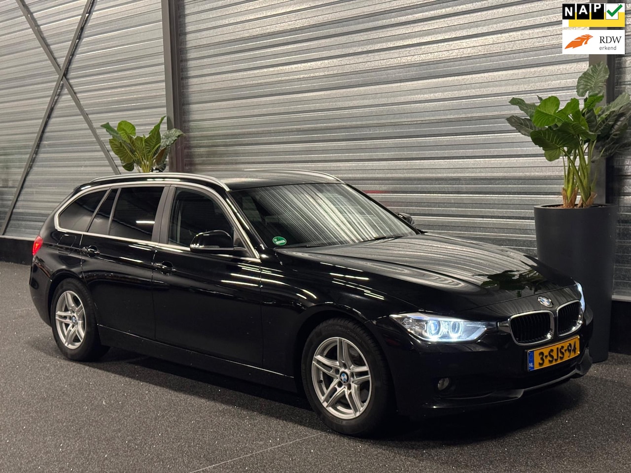 BMW 3-serie Touring - 320d EfficientDynamics Edition Executive Upgrade Leder | Navi | Trekhaak - AutoWereld.nl