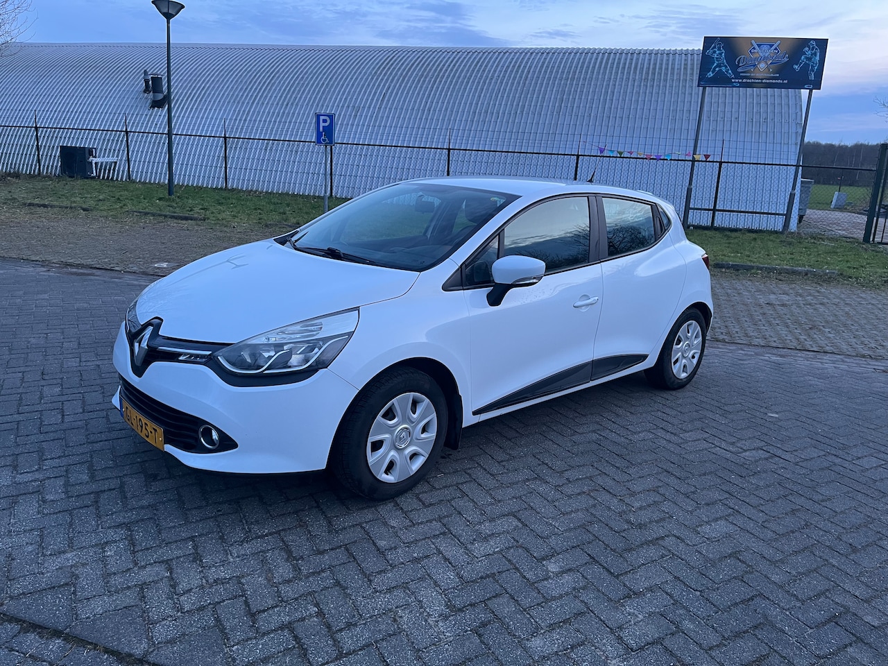 Renault Clio - 0.9 TCe Expression Led | Navi | Airco | Cruise Control | Getint glas - AutoWereld.nl