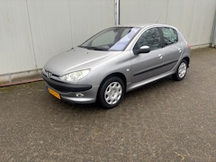 Peugeot 206 - 1.4-16V Gentry