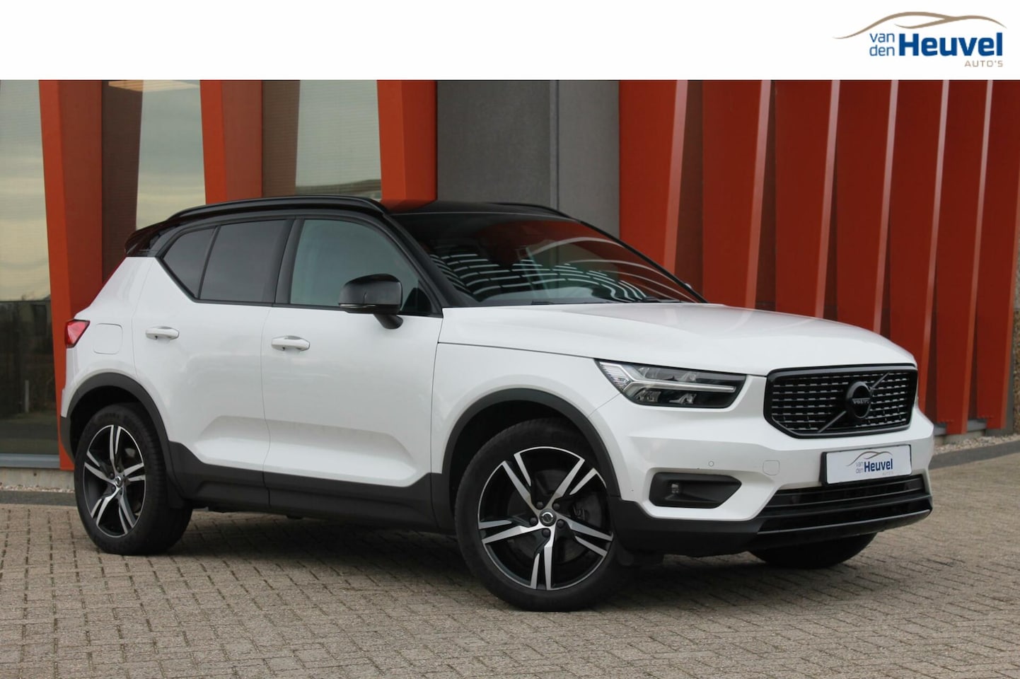 Volvo XC40 - T5 Recharge R-Design | Stoelverwarming | Parkeercamera | Trekhaak | Harman / Kardon | Lede - AutoWereld.nl