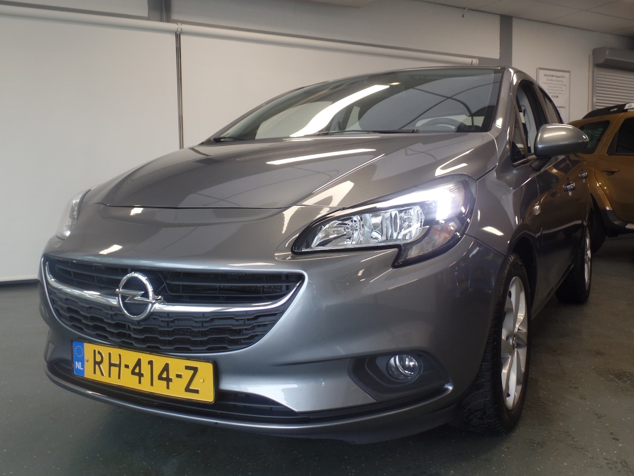 Opel Corsa - 1.4 Online Edition 1.4 Online Edition 5 Drs, Airco, Navigatie, Pdc, Elek ramen, Lm velgen 16'', Sportstoelen, - AutoWereld.nl