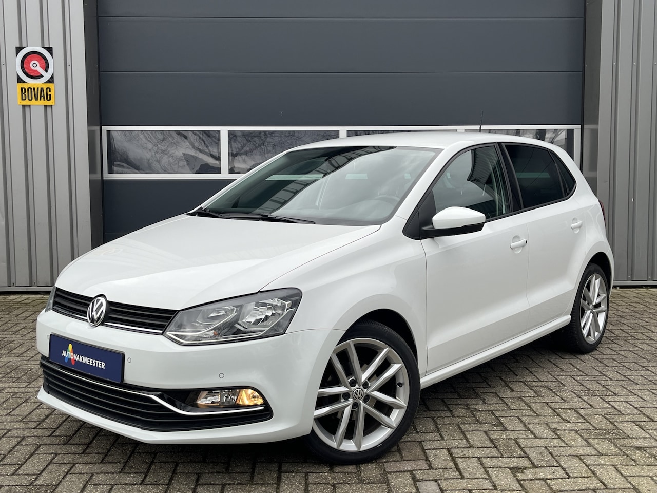 Volkswagen Polo - 1.2 TSI Highline | Nieuwe All Season | Cruise & Climate Control | PDC V+A | Interesse? Bel - AutoWereld.nl