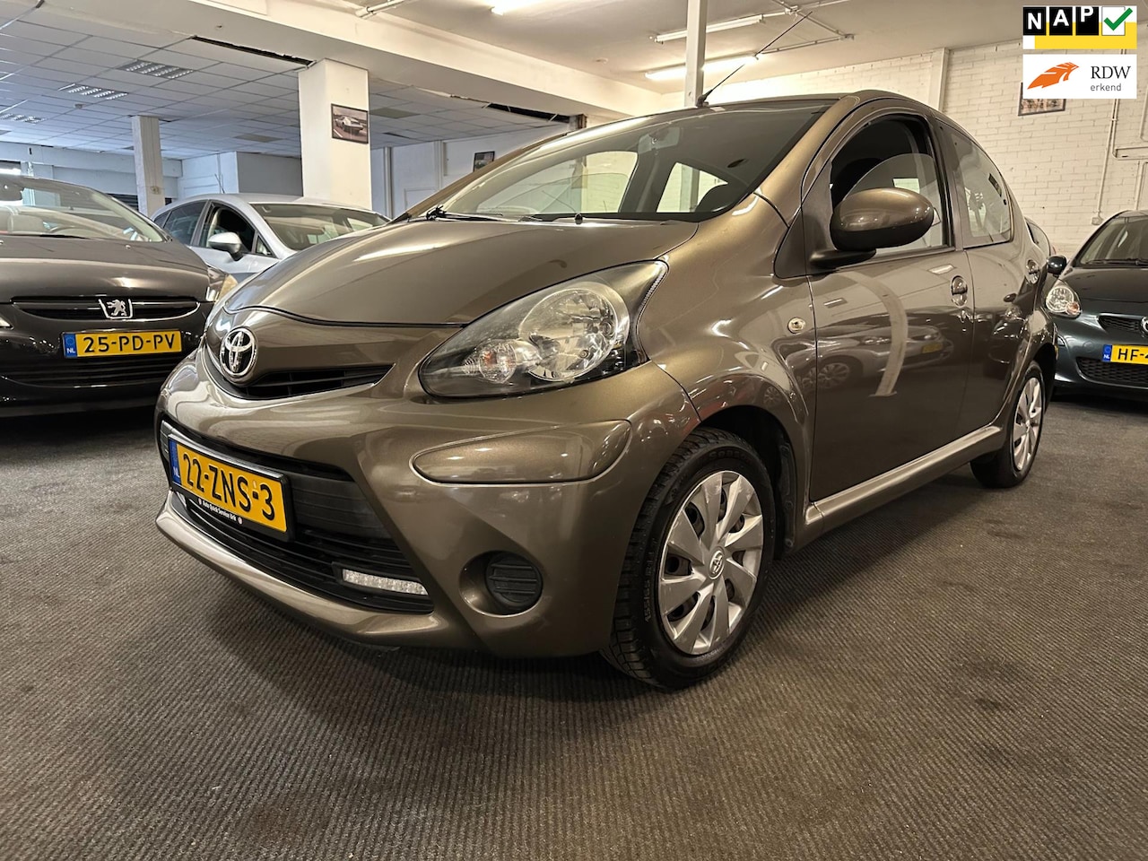 Toyota Aygo - 1.0 VVT-i Aspiration/Airco/elec ramen/bleutooth/Apk nieuw - AutoWereld.nl