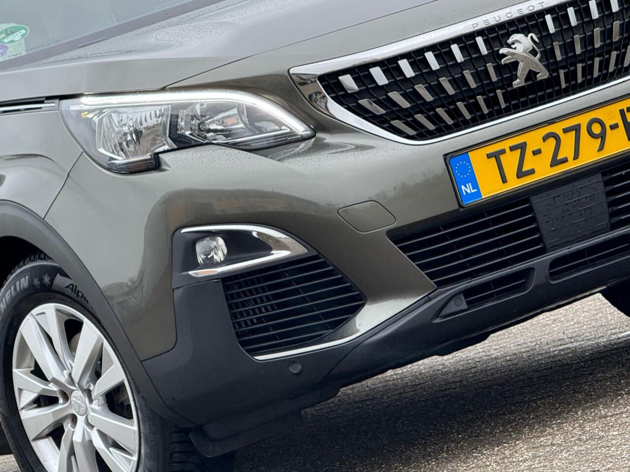 Peugeot 3008 - 1.2 PureTech 130pk B.L. Executive Automaat - Gris Amazonite - Chique - AutoWereld.nl