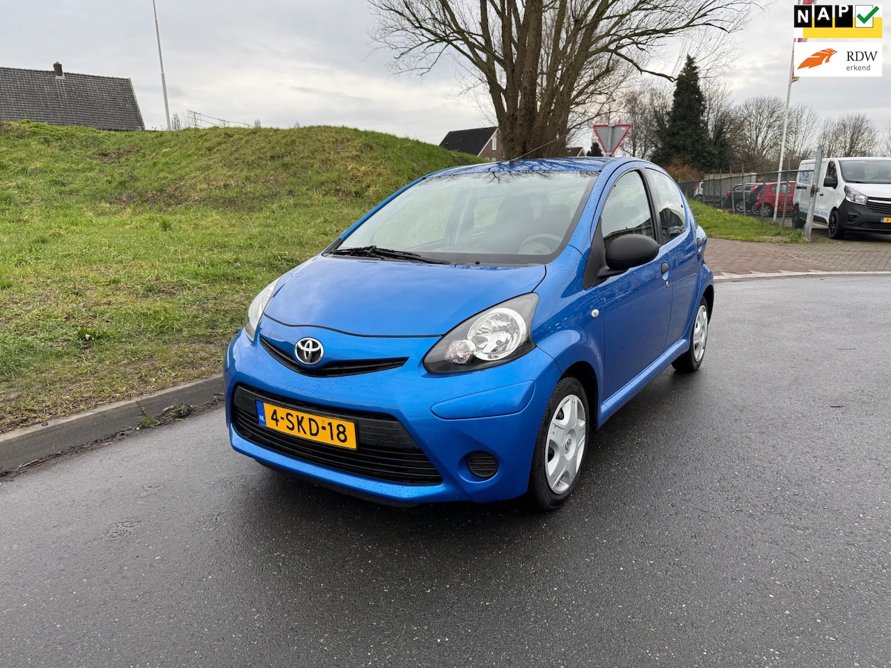 Toyota Aygo - 1.0 VVT-i Now 1.0 VVT-i Now - AutoWereld.nl