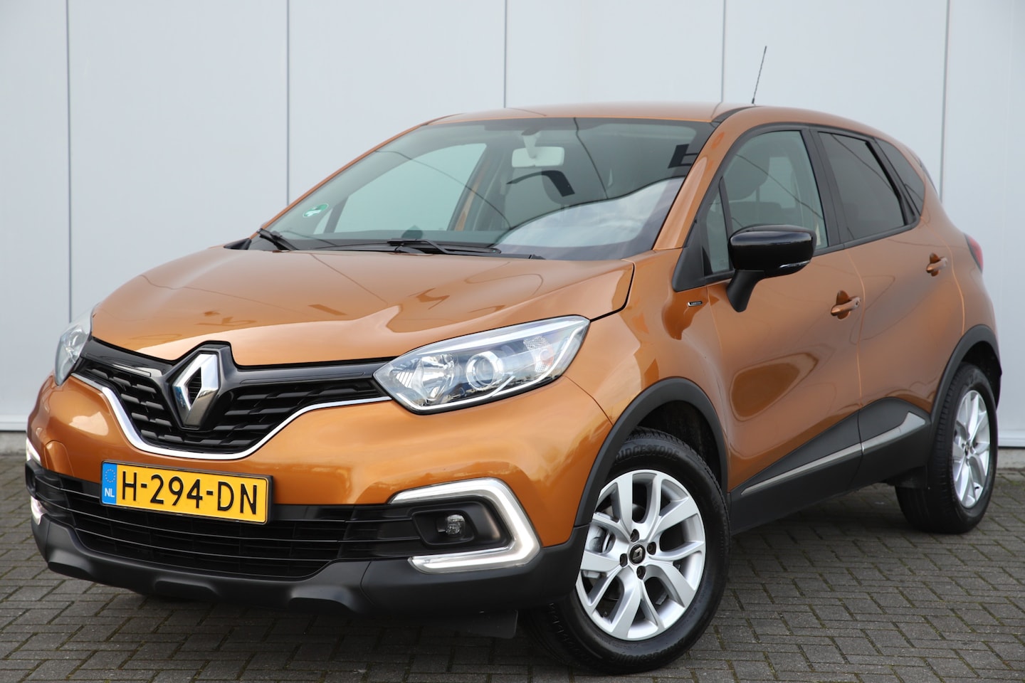 Renault Captur - 0.9 TCe Limited Airco | Cruise control | Parkeersensoren - AutoWereld.nl