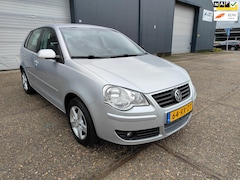 Volkswagen Polo - 1.4-16V Sportline