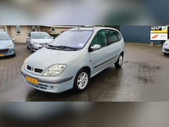 Renault Scénic - 1.6-16V Expression bj 2002 clima € 599