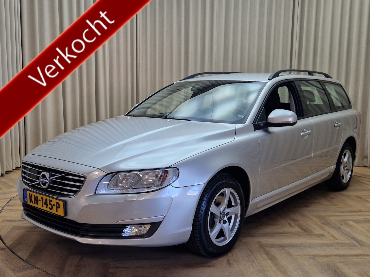 Volvo V70 - 2.0 D3 150pk / 1/2 Leder / Stoelverwarming / Trekhaak / Navigatie / Cruise Control / 16'' - AutoWereld.nl