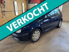 Volkswagen Golf - 1.6-16V Trendline