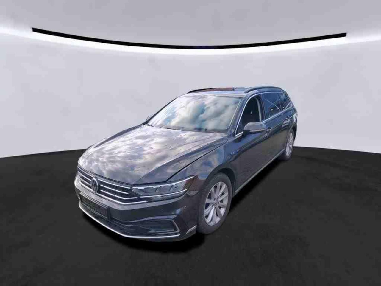 Volkswagen Passat Variant - GTE 1.4 TSI PHEV 218PK | Achteruitrijcamera | Elektrische kofferklep | Dodehoek | Adaptive - AutoWereld.nl