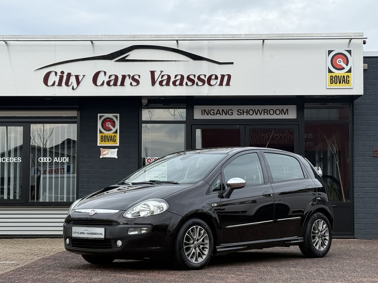 Fiat Punto Evo - 1.3 M-Jet Dynamic 85 pk climatr ctr cruise ctr pdc a trekhaak 5 deurs lmv 15 inch - AutoWereld.nl