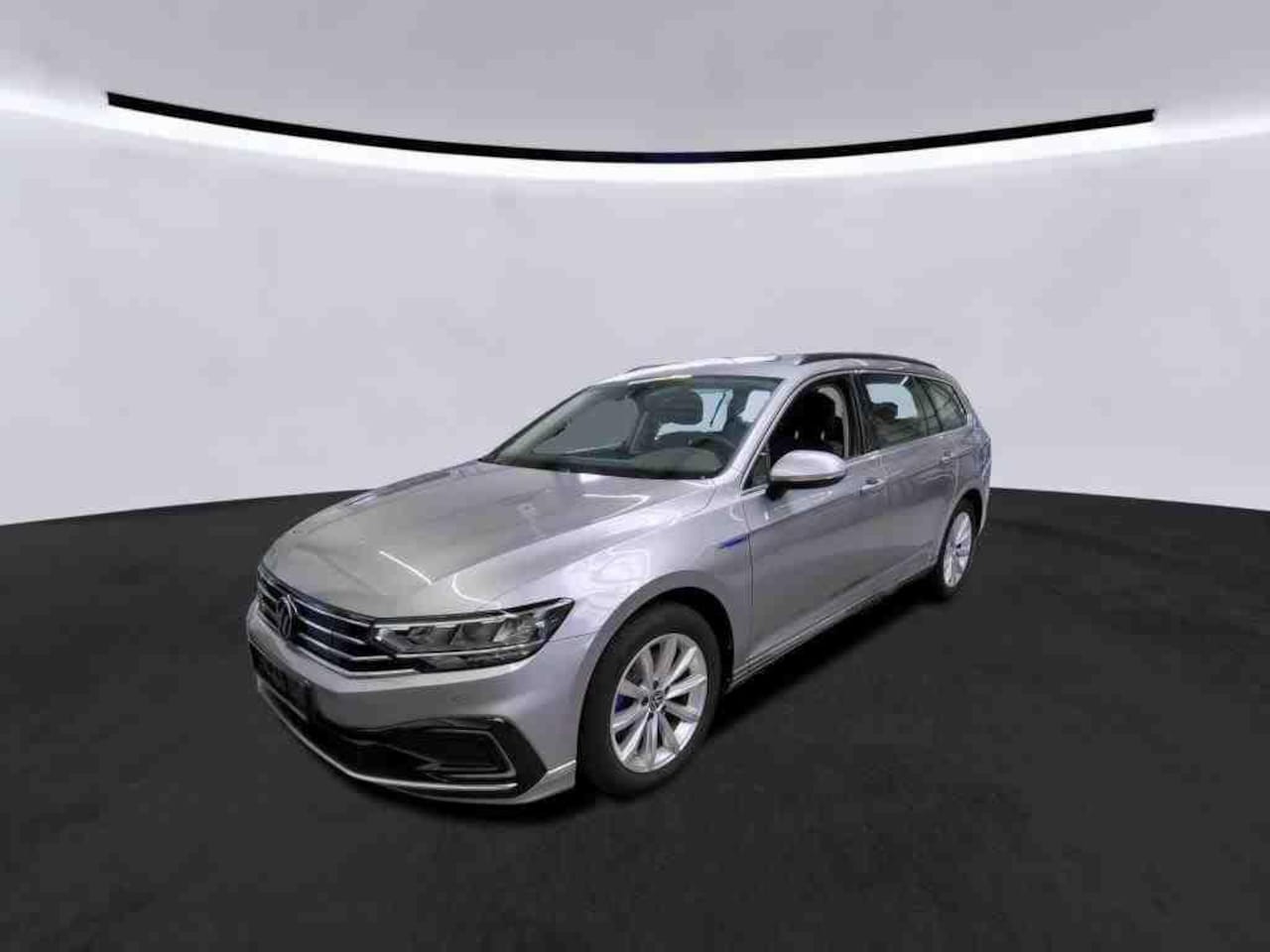 Volkswagen Passat Variant - GTE 1.4 TSI PHEV 218PK | Panodak | Vol Leer | Camera | Adaptive Cruise | Stoel&Stuurverwar - AutoWereld.nl