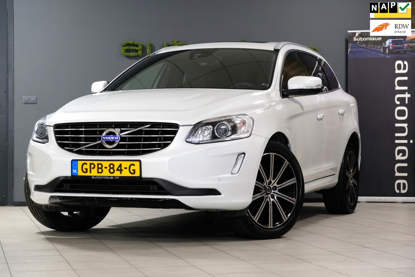 Volvo XC60 - 2.0 T5 Summum *65.362km* Comfortleder/PANORAMADAK/Camera/Navigatie |20"LMV| - AutoWereld.nl