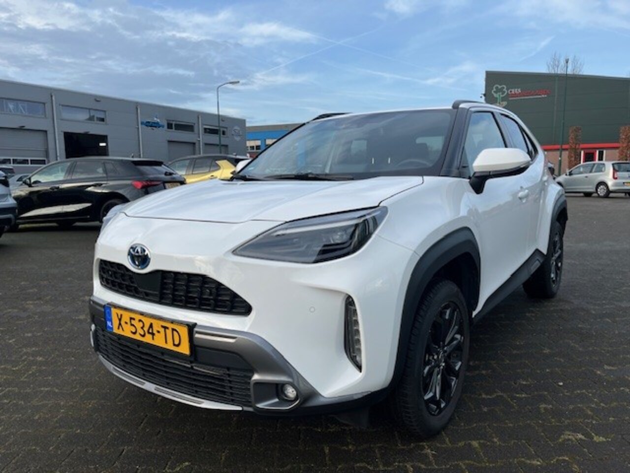 Toyota Yaris Cross - 1.5 Hybrid Explore | Navigatie | Keyless | Stoelverwarming | NL-auto | All-weather banden - AutoWereld.nl