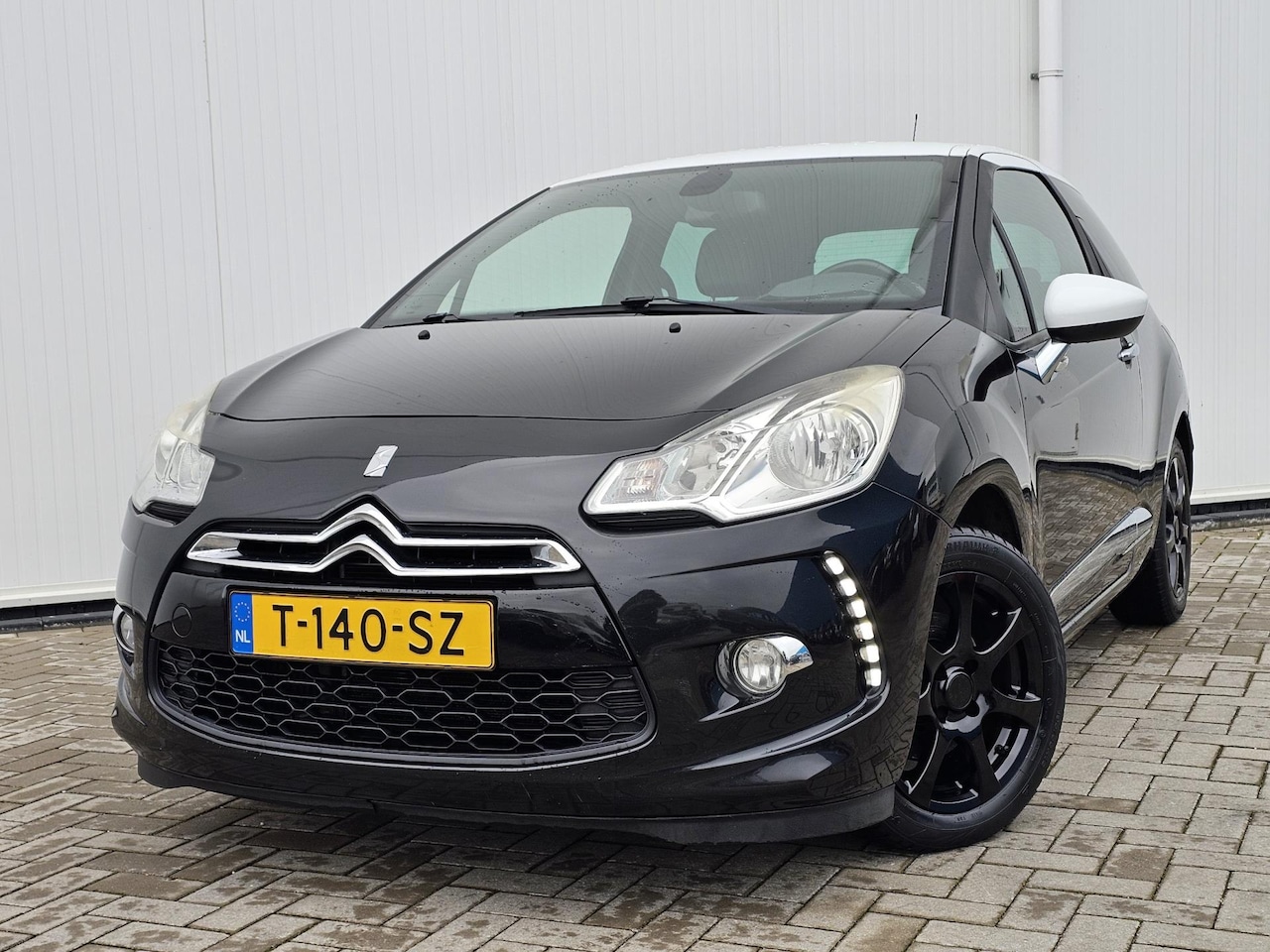 Citroën DS3 - 1.6 THP Sport Chic bj 2010 Leer/Airco Dealer o.h. Nette Auto! - AutoWereld.nl