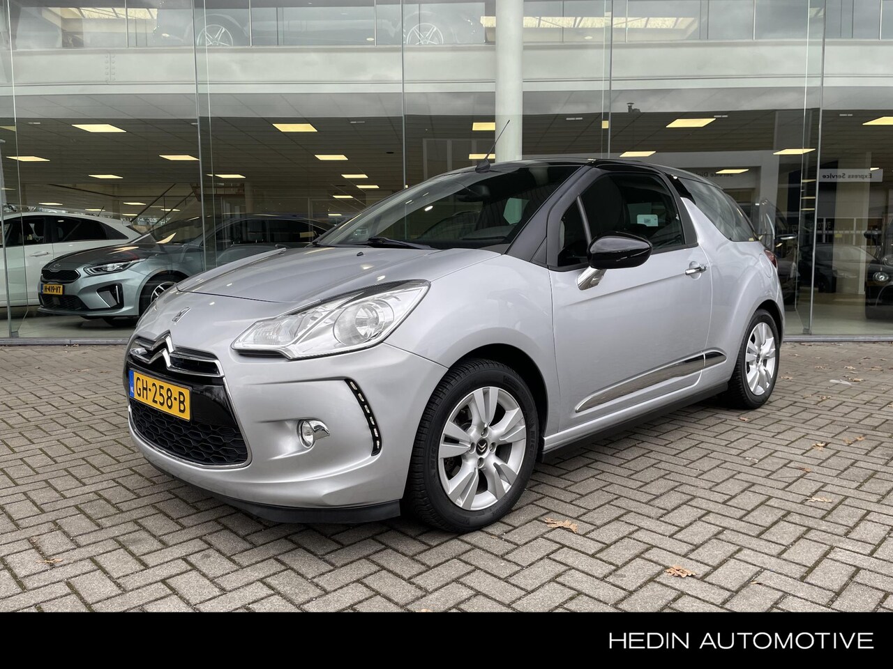 Citroën DS3 Cabrio - 1.2 VTi So Chic 1.2 VTi So Chic - AutoWereld.nl