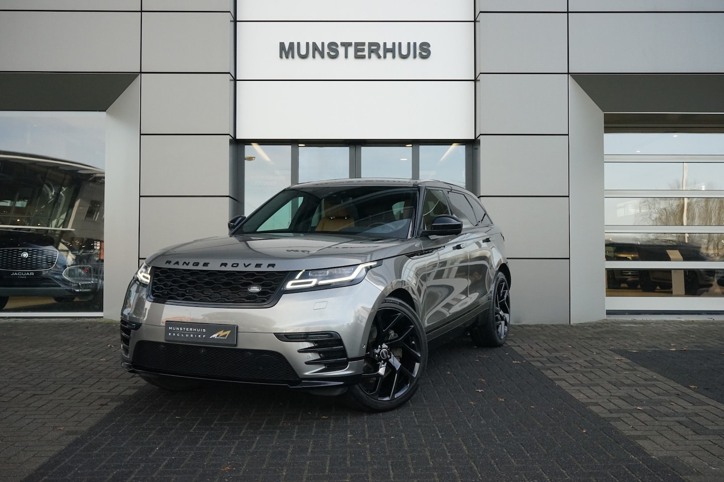 Land Rover Range Rover Velar - 3.0 D300 AWD R-Dynamic HSE | Massage stoelen | Elektrische trekhaak | Schuif/Kantel dak | - AutoWereld.nl