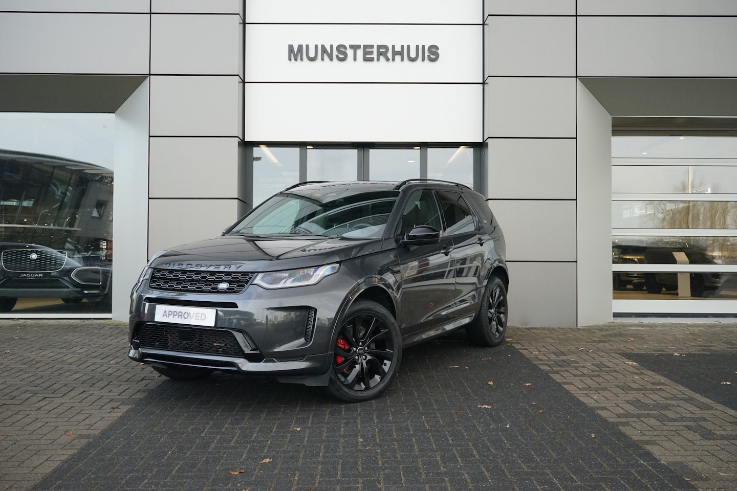 Land Rover Discovery Sport - P300e 1.5 R-Dynamic SE | Afneembare trekhaak | Voorstoelen verwarmd | Panoramadak | - AutoWereld.nl