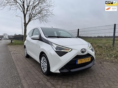 Toyota Aygo - 1.0 VVT-i x-play, Camera, Navigatie, Apple Carplay, Airconditioning, Electr. spiegels, 1e