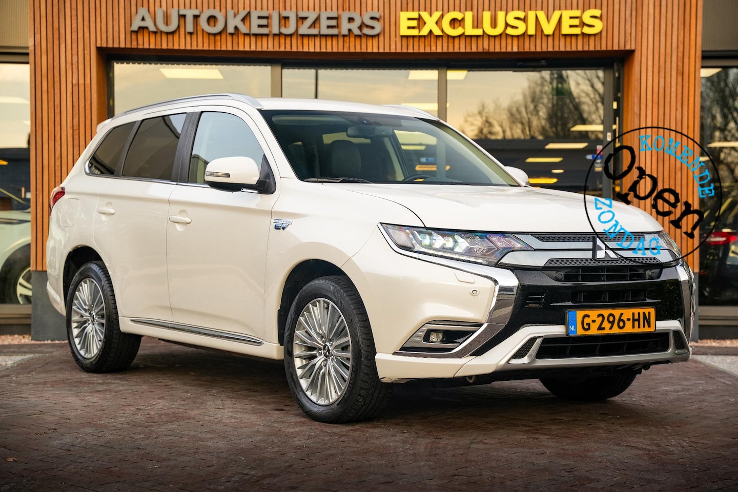 Mitsubishi Outlander - 2.4 PHEV Intense Camera Leer Stoelverw. - AutoWereld.nl