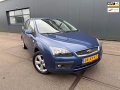 Ford Focus - 1.8-16V Ambiente Flexifuel - Apk - Airco - Trekhaak - LM velgen