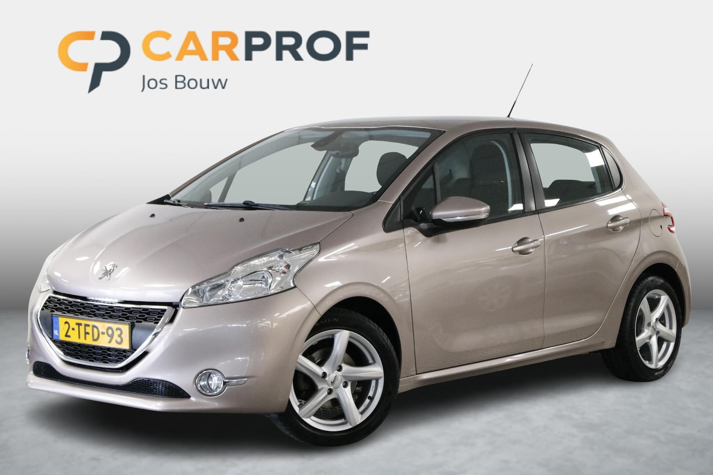 Peugeot 208 - 1.2 VTi Envy 82 PK. Clima | Cruise | NW. DISTRIBUTIE | Lichtmetaal. - AutoWereld.nl