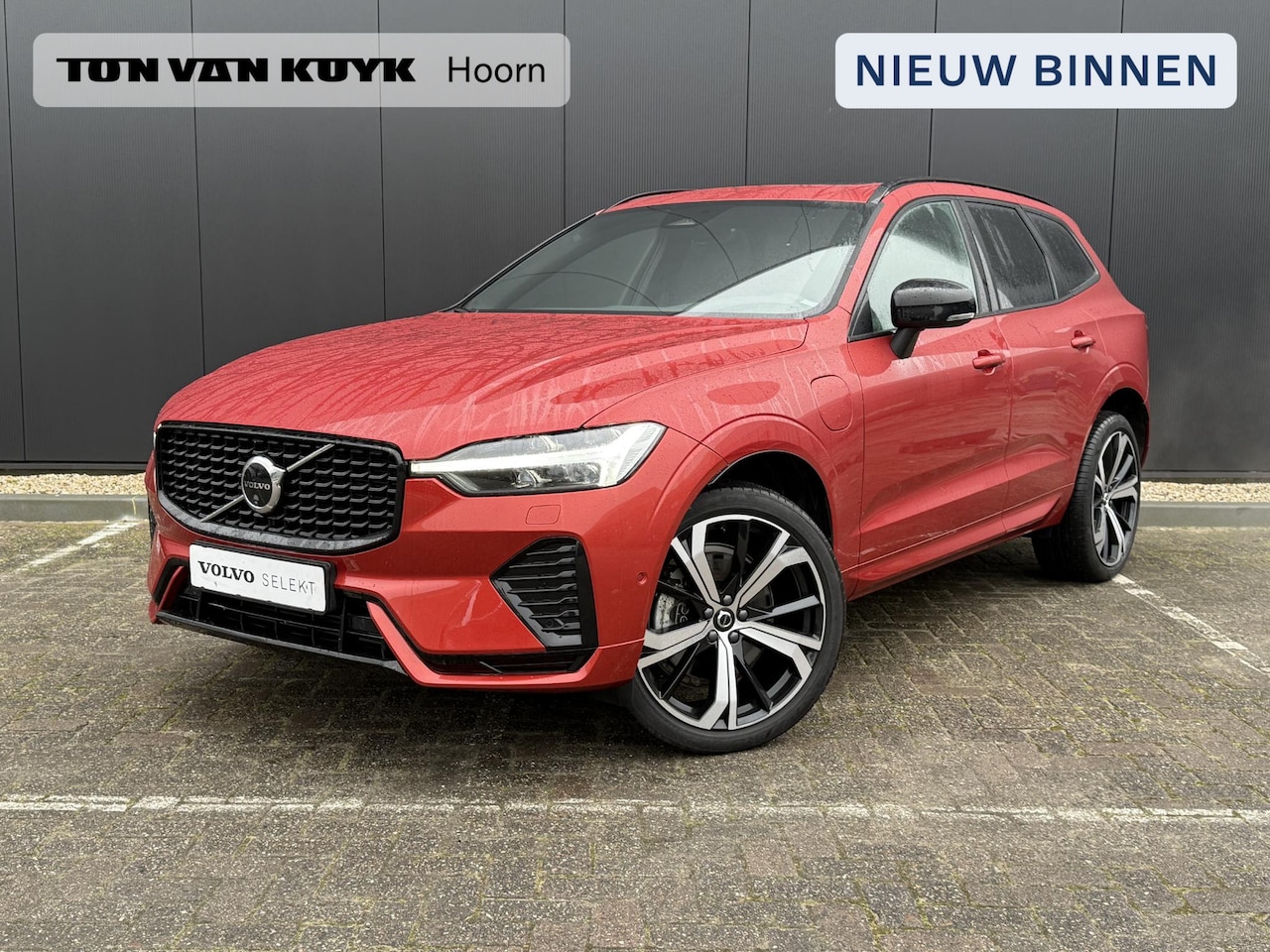 Volvo XC60 - 2.0 T8 AWD Ultimate Dark head up display Harman kardon luchtvering 21 inch 360 camera trek - AutoWereld.nl