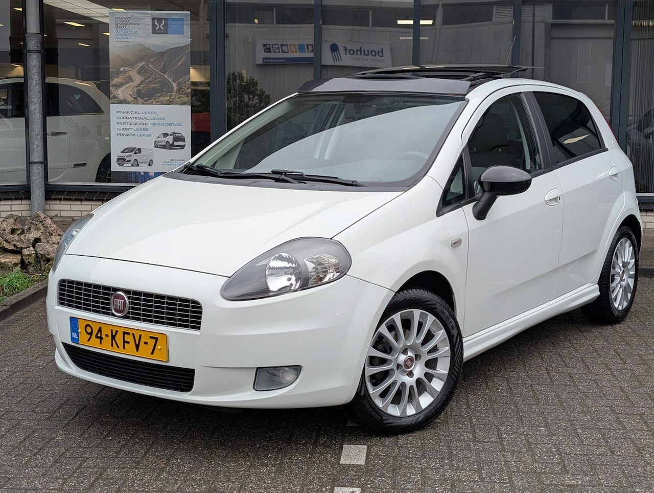 Fiat Grande Punto - 1.4 NeroBianco / Panoramadak - AutoWereld.nl