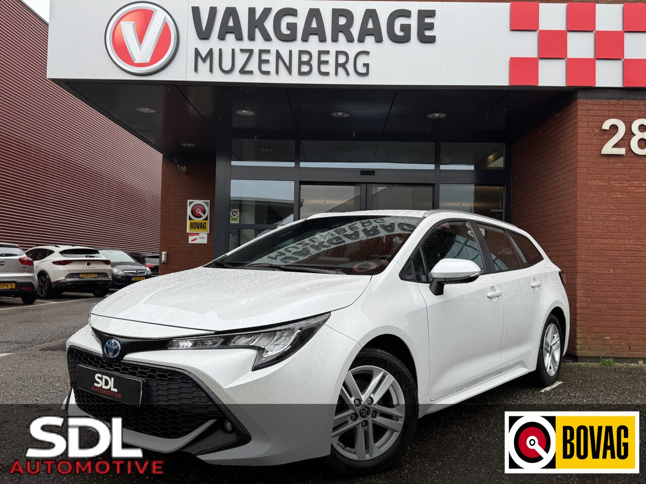 Toyota Corolla Touring Sports - 1.8 Hybrid Dynamic // NAVI // CAMERA // ADAPTIVE CRUISE // TREKHAAK // CLIMA // - AutoWereld.nl