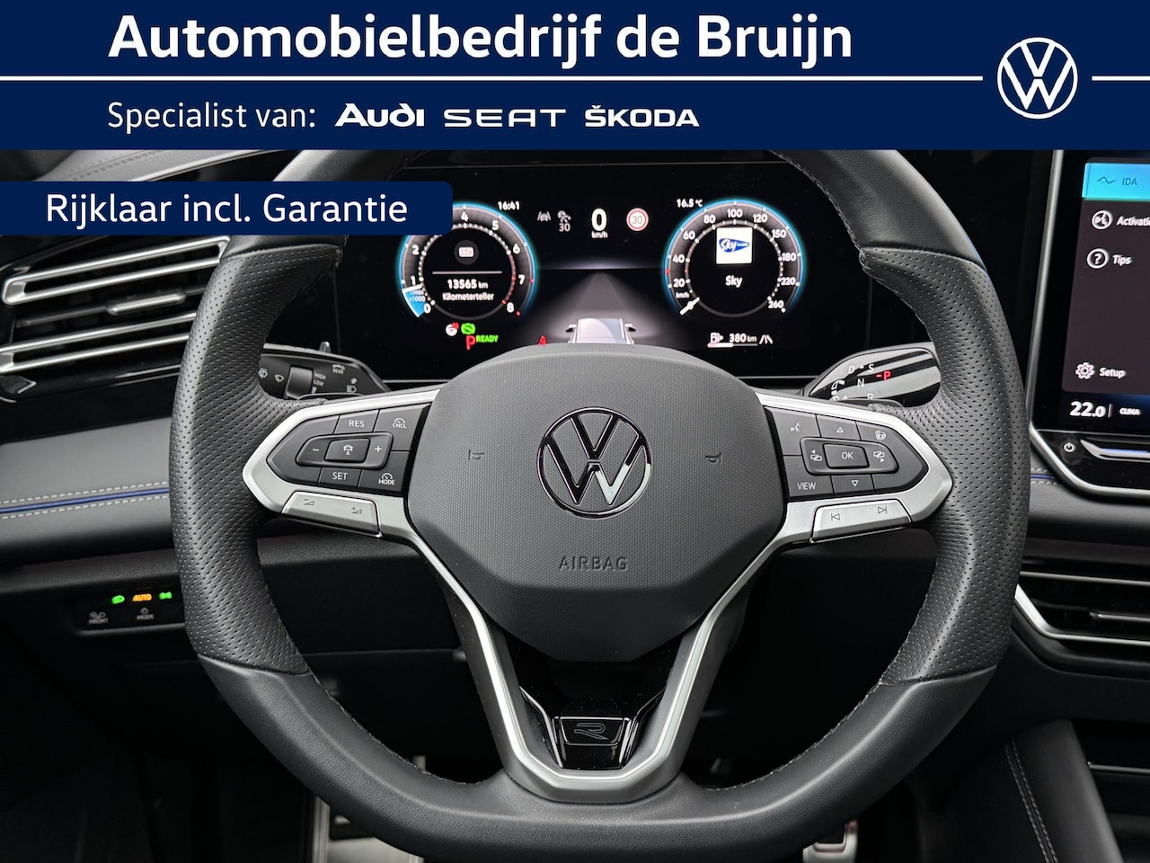 Volkswagen Tiguan - 1.5 eTSI 150pk DSG R-Line (Pano,Trekhaak,Camera) - AutoWereld.nl