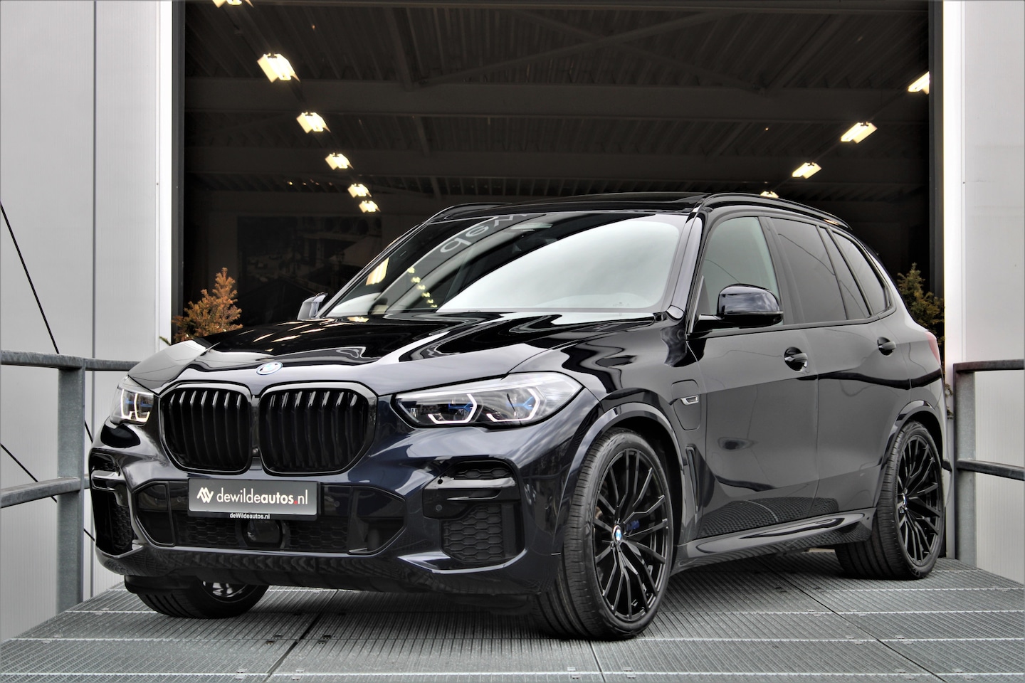 BMW X5 - xDrive45e M-sport 394pk Pano Trekhaak SoftClose Laser Head-up ACC - AutoWereld.nl